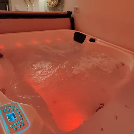 Apartment La Parenthese Gemmoise Avec Jacuzzi Privatif Sainte-Gemme-sur-Loire