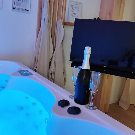 La Parenthese Gemmoise Avec Jacuzzi Privatif Sainte-Gemme-sur-Loire