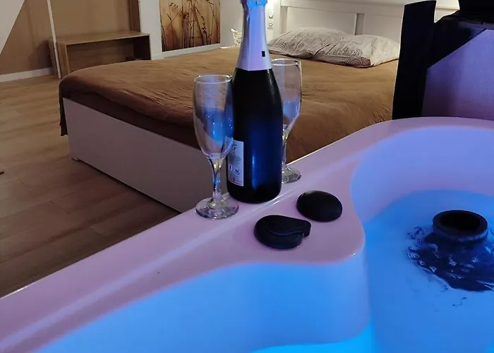 La Parenthese Gemmoise Avec Jacuzzi Privatif Διαμέρισμα Sainte-Gemme-sur-Loire